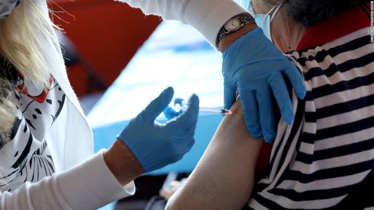 米国内の新型コロナウイルスのワクチン接種で１回目を終えた後、２回目を打つ機会を逃している人の割合が約１１％となったことがわかった/Monica Schipper/Getty Images