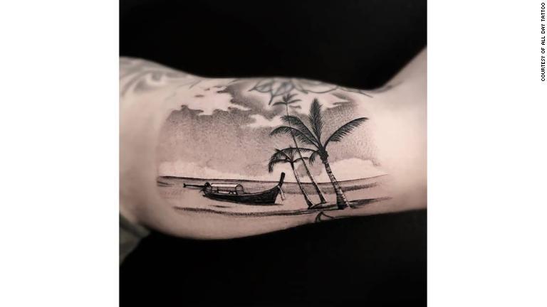 タイへの旅を象徴するデザインのタトゥーを依頼されることも/Courtesy of All Day Tattoo