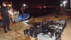 海に浮かぶ不審な荷物、中からコカイン４９０キロ　アルジェリア沖