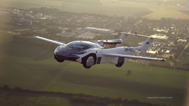 クラインビジョンの「エアカー・プロトタイプ１」の試験飛行が行われた/Klein Vision
