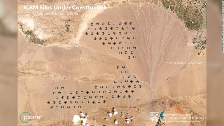 衛星画像上に黒い丸型の記号で示された中国のミサイル格納庫網/Courtesy Planet Labs Inc./Center for Nonproliferation Studies