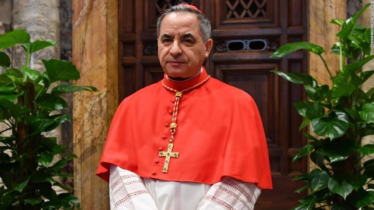 ジョバンニ・アンジェロ・ベッチウ枢機卿。今回の訴追について無罪を主張している/Andreas Solaro/AFP/Getty Images