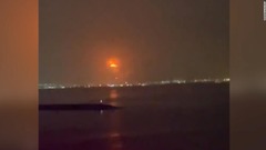 ドバイのジュベル・アリ港で大規模火災、船上のコンテナが爆発