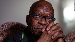 ズマ前大統領が出頭、法廷侮辱罪で収監へ　南アフリカ