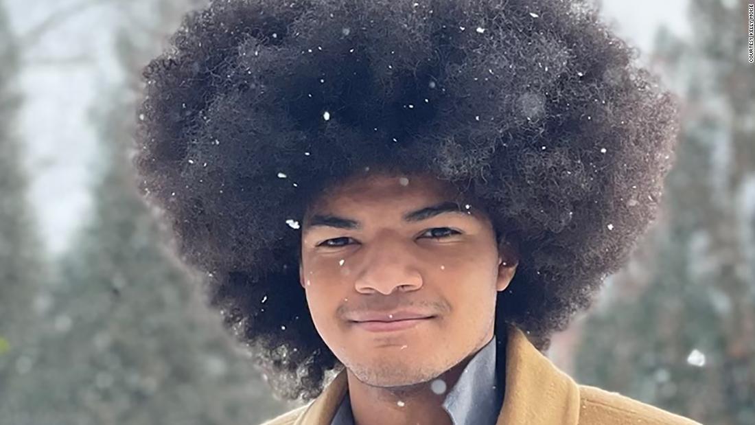 自慢のアフロヘアをカット がんの子どものため430万円集める 米男性 1 2 Cnn Co Jp 自慢のアフロヘアをカット がんの子どものため430万円集める 米男性 1 2 Cnn Co Jp