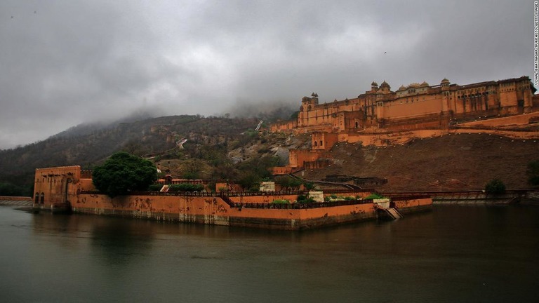 アンベール城で落雷が発生した/Vishal Bhatnagar/NurPhoto/Getty Images