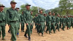 ミャンマー、山中の訓練キャンプに集う志願兵　軍事政権からの解放目指し結束　CNN EXCLUSIVE
