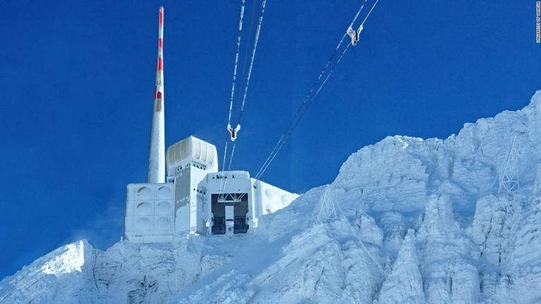 レーザーは標高２５００メートルのサンティス山に運ばれた/ Univeristy of Geneva