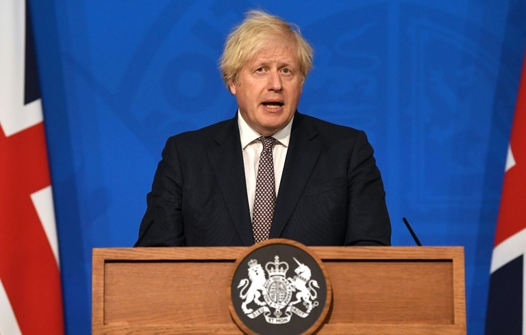 コロナ禍に伴う行動規制の解除を控えた英国で１日あたり４万人超の感染者が報告された/Daniel Leal-Olivas/WPA Pool/Getty Images