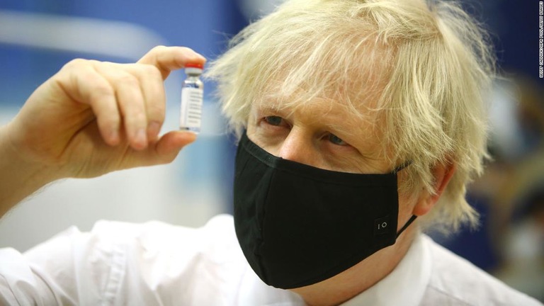 ジョンソン英首相は、新型コロナのワクチン接種率の高さから、症例数が増えていても規制は解除できると主張する/Geoff Caddick/WPA Pool/Getty Images