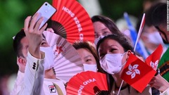 香港選手団が自撮りをする様子