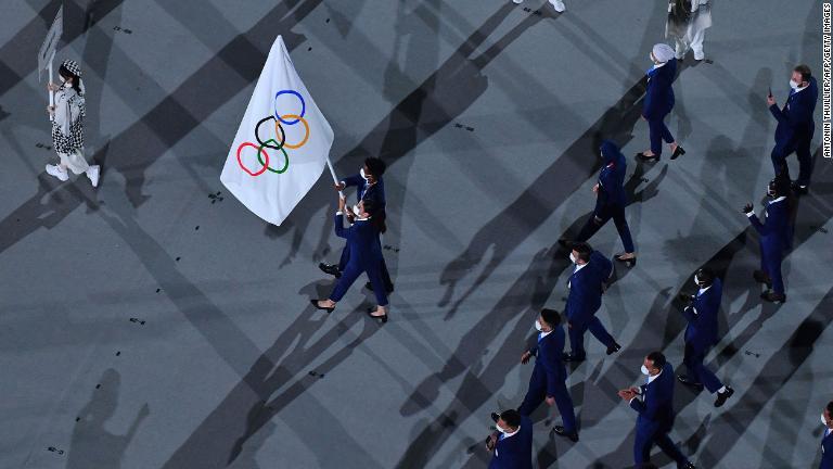 難民選手団も行進/Antonin Thuillier/AFP/Getty Images