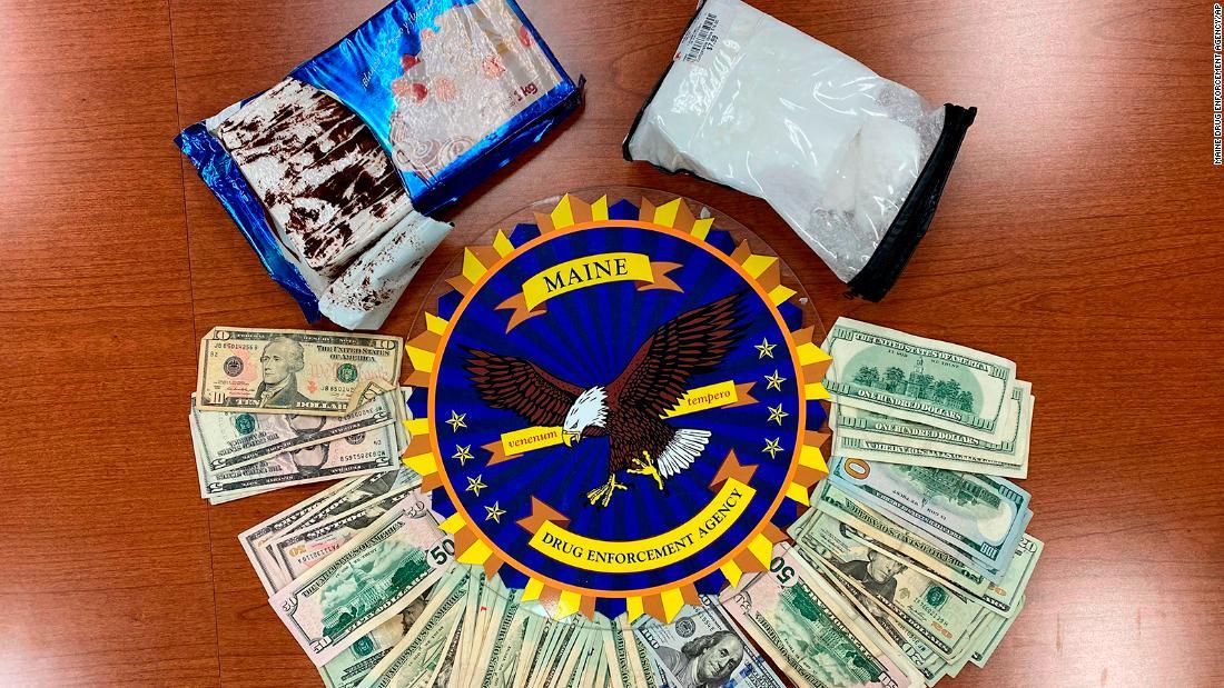 ケーキのほかにも約１９００ドルの現金が押収された/Maine Drug Enforcement Agency/AP