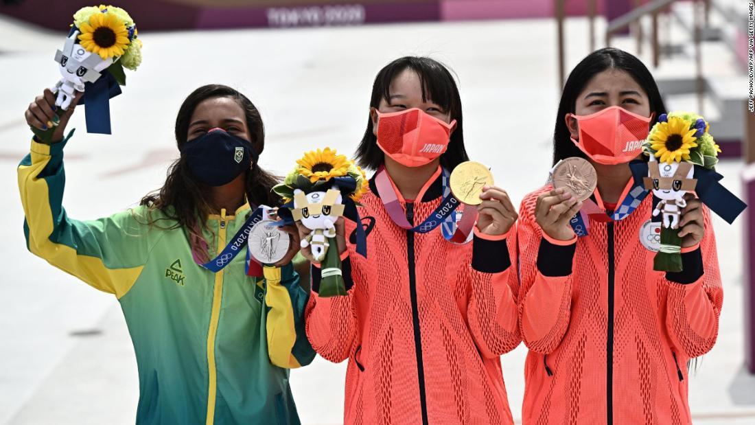 西矢椛（１３）が金、ライッサ・レアウ（１３）が銀、中山楓奈（１６）が銅と、１０代が表彰台を独占した/JEFF PACHOUD/AFP/AFP via Getty Images