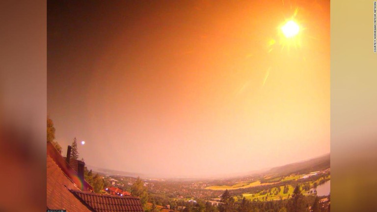 ノルウェー・オスロ上空に２５日未明、巨大な火球が出現/Courtesy Norwegian Meteor Network