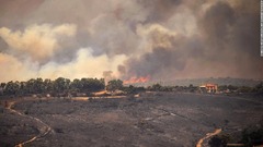 欧州南部の各地で山火事、サルデーニャ島は「前例ない災害」