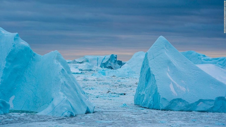 より温かい海水がグリーンランドの氷床を溶かし、海面上昇につながっている/Ulrik Pedersen/NurPhoto/Getty Images