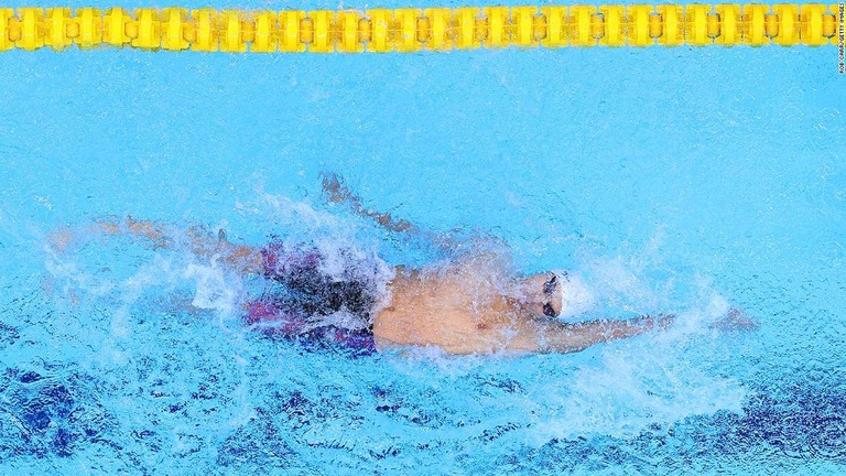 ２００メートル背泳ぎ決勝を泳ぐリロフ/Rob Carr/Getty Images