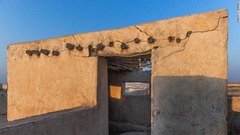 アルジュマイルはこの地域で人が定住した最も古い場所と考えられている。２０世紀に入ってだいぶ経っても人が住んでいた