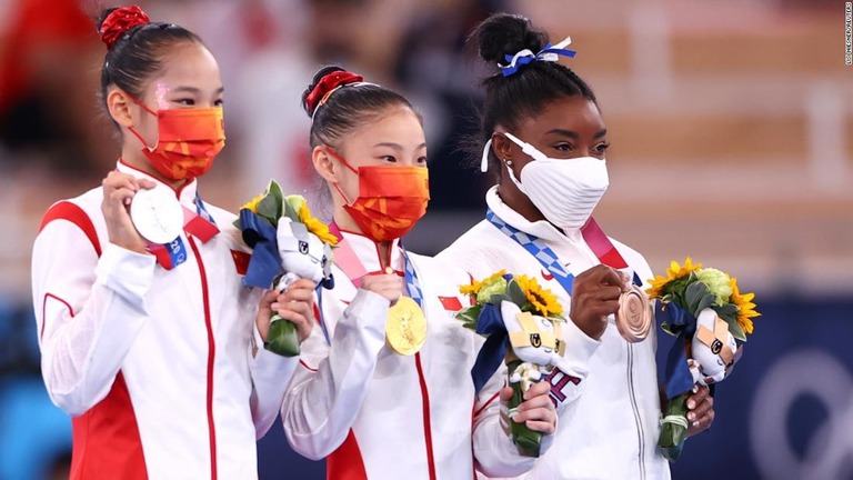 体操女子種目別平均台の決勝は、管晨辰が金メダル、唐茜靖が銀メダル、シモーネ・バイルズが銅メダルを獲得した/Lisi Niesner/Reuters