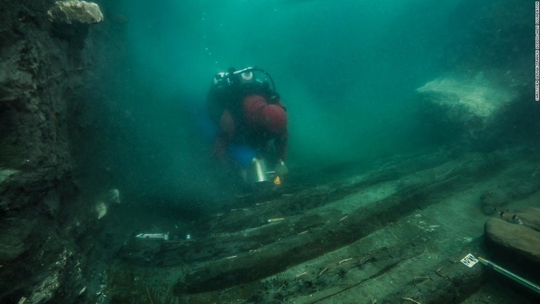 崩落した巨大なブロックにより沈んだとみられるガレー船も発見された/Christoph Gerigk/Franck Goddio/Hilti Foundation