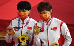 中国選手２人が表彰台で毛沢東バッジを着用、ＩＯＣ調査