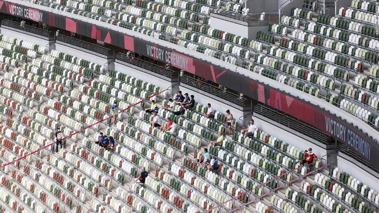 オリンピックスタジアム（新国立競技場）の観客席＝４日、東京/Leon Neal/Getty Images 