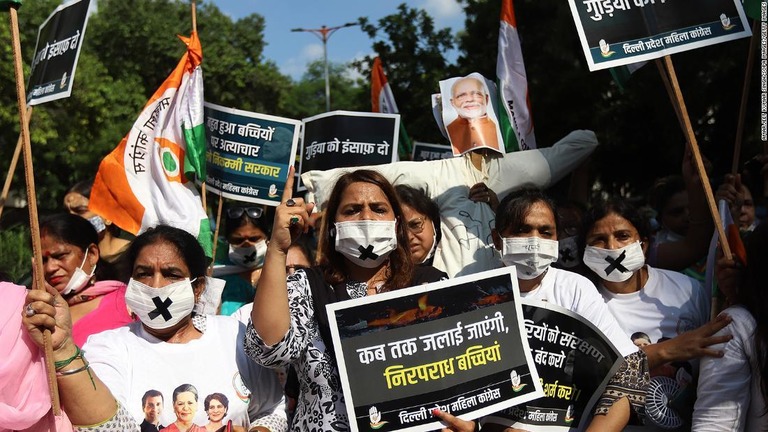 少女の死に対する抗議デモが展開＝３日、デリー/Amarjeet Kumar Singh/SOPA Images/Getty Images