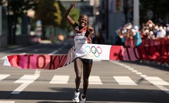 女子マラソン、ケニア勢が金と銀のメダル獲得　東京五輪