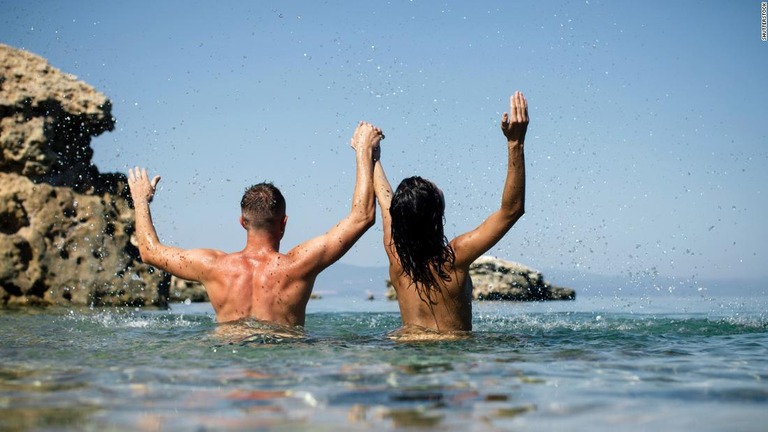 初心者が念頭に置くべきヌーディストビーチでの注意事項とは/Shutterstock