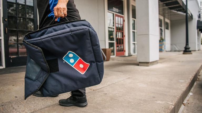 ドミノ・ピザが米国内でネット注文した顧客に無料で１品が当たるキャンペーンを実施する/Brandon Bell/Getty Images 