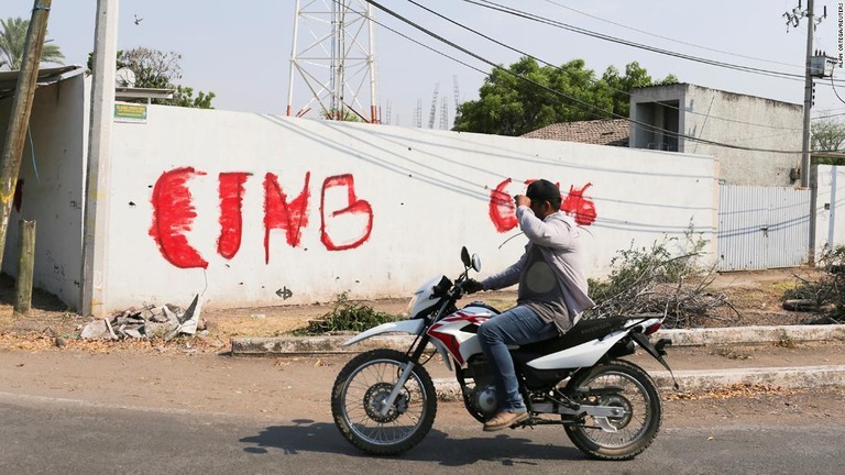 壁にかかれた「ハリスコ新世代カルテル（ＣＪＮＧ）」の落書き＝４月、メキシコ・ミチョアカン州/Alan Ortega/Reuters