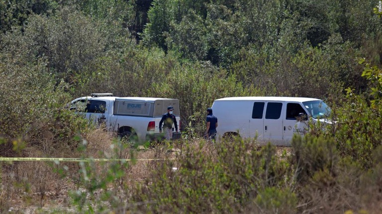 メキシコ・バハカリフォルニア州ロサリトの遺体発見現場で検証が行われた/Reuters