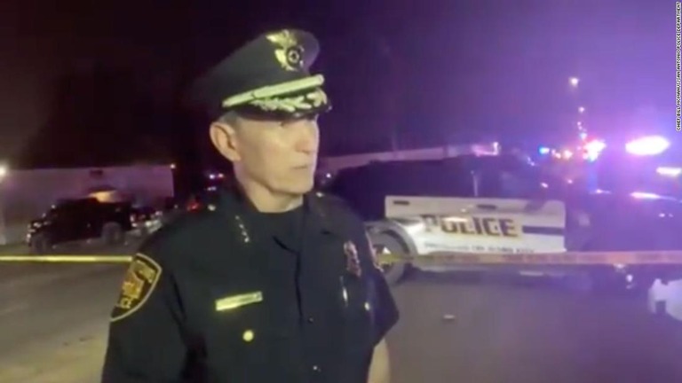 サンアントニオの警察によると、スポーツバーの店外で発砲事件が発生した/Chief Bill McManus/San Antonio Police Department