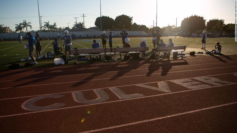カルバーシティー高校は２月にサッカーの練習試合を再開した/Jason Armond/Los Angeles Times/Shutterstock