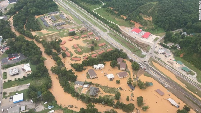 テネシー州ハンフリーズ郡で記録的な豪雨による水害が発生/Nashville Fire Department