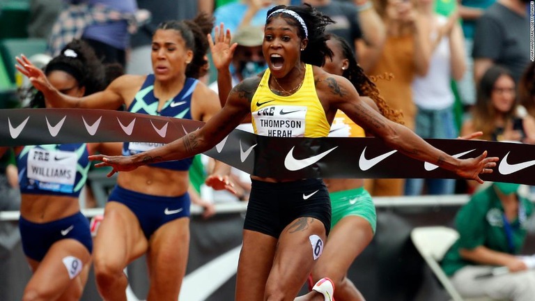 エレーン・トンプソンヘラ（ジャマイカ）が女子１００メートルで世界歴代２位となる１０秒５４をマークして優勝した/Jonathan Ferrey/Getty Images