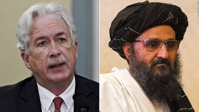 米中央情報局（ＣＩＡ）のウィリアム・バーンズ長官（左）とイスラム主義勢力タリバンのナンバー２のアブドゥル・ガニ・バラダル氏/Pool/AFP/Getty Images