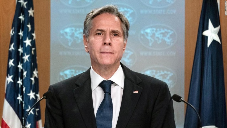 アフガニスタン情勢について語るブリンケン国務長官＝２５日、米国務省/Alex Brandon/AP