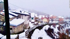 積雪の多い地域なので冬は大変だ。雪かきに加え、家の中がなかなか暖まらないといった古い建物ならではの悩みもある