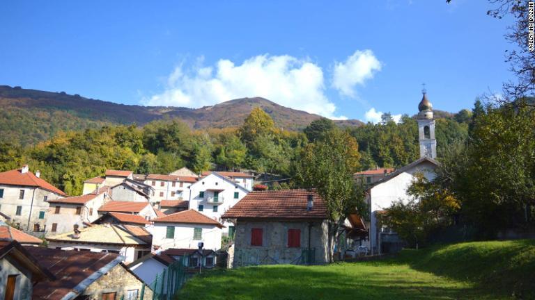 イタリア北部の山村カッレーガ・リーグレは、数年前から格安住宅の販売に取り組んでいる。人口減少に歯止めをかけ、地域の活力を維持するのが目的だ/Valentina Bozzini