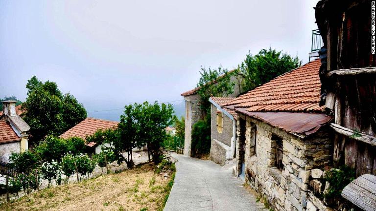 パトリック氏の住居からは、村とその周辺の美しい景色が見渡せる/Courtesy Comune Carrega