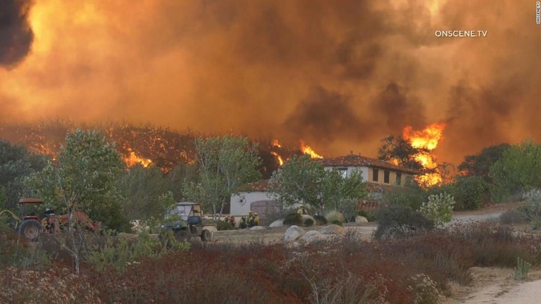 カリフォルニア州サンディエゴ郡で新たな火災が急拡大/OnScene.TV