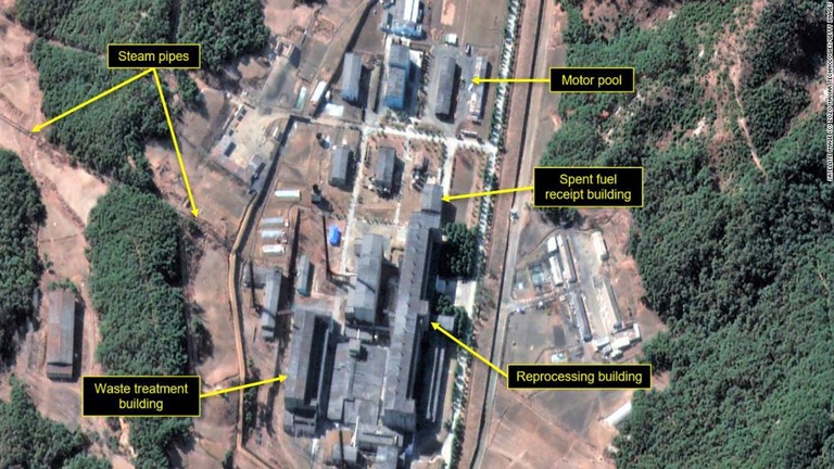 稼働の兆候があったという北朝鮮・寧辺の放射化学研究所の衛星画像/Satellite image (c) 2020 Maxar Technologies/Getty Images