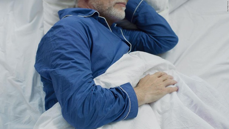 高齢者の睡眠時間は脳の健康に影響を与える可能性があるとの研究結果が発表された/Shutterstock