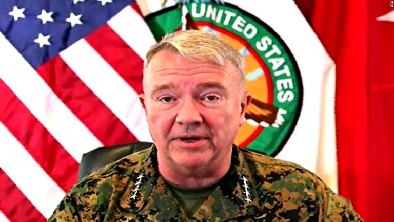 アフガンからの米軍撤退の完了を宣言する米中央軍のマッケンジー司令官/CNN