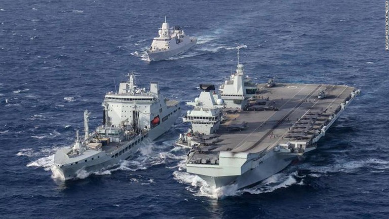 韓国海軍と合同軍事演習を行う英空母「クイーン・エリザベス」/From HMS Queen Elizabeth/Twitter