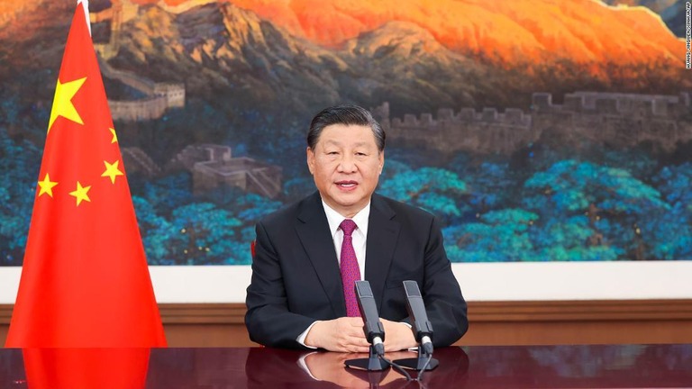 北京で開かれた国際見本市で話をする習近平国家主席/Huang Jingwen/Xinhua/AP