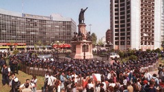 撤去されたコロンブスの銅像、先住民の女性像に入れ替え　メキシコ市
