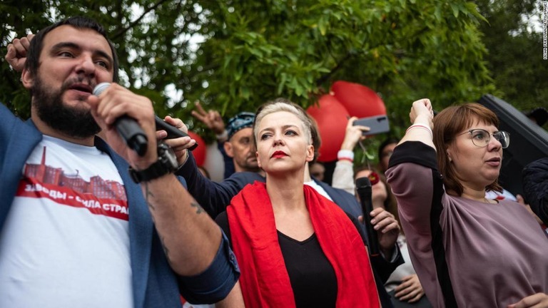 ベラルーシの抗議デモを率いたＭ・コレスニコワ氏（中央）に対し、禁錮１１年の判決/Misha Friedman/Getty Images